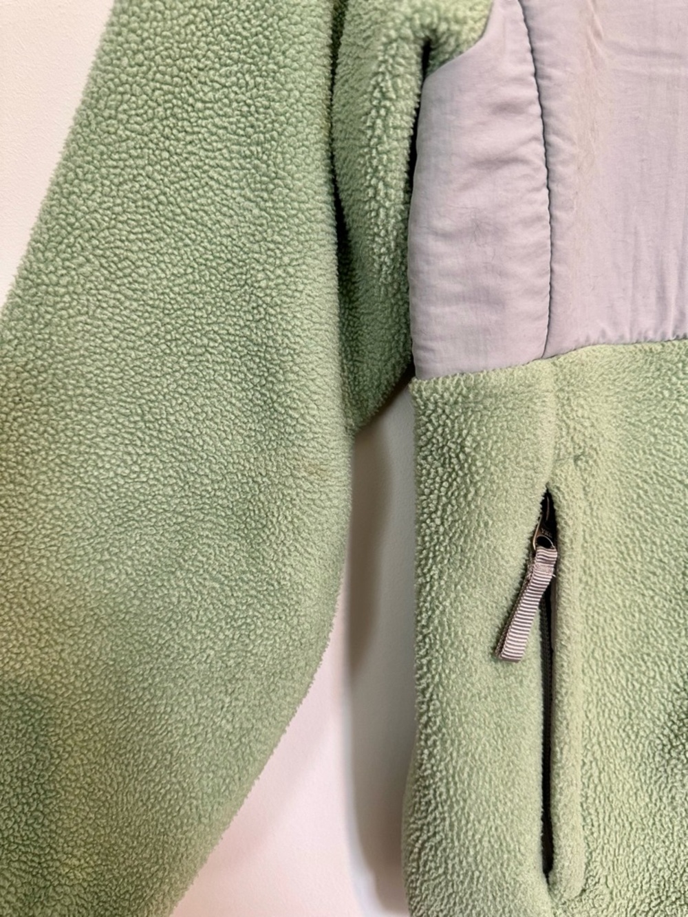 The North Face Kids Light Green and Gray Denali Fleece Jacket - Girls Medium - Picture 4 of 9